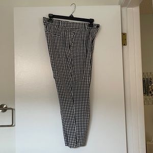 Ann Taylor black white gingham Petite size 4 curvy fit crop pants